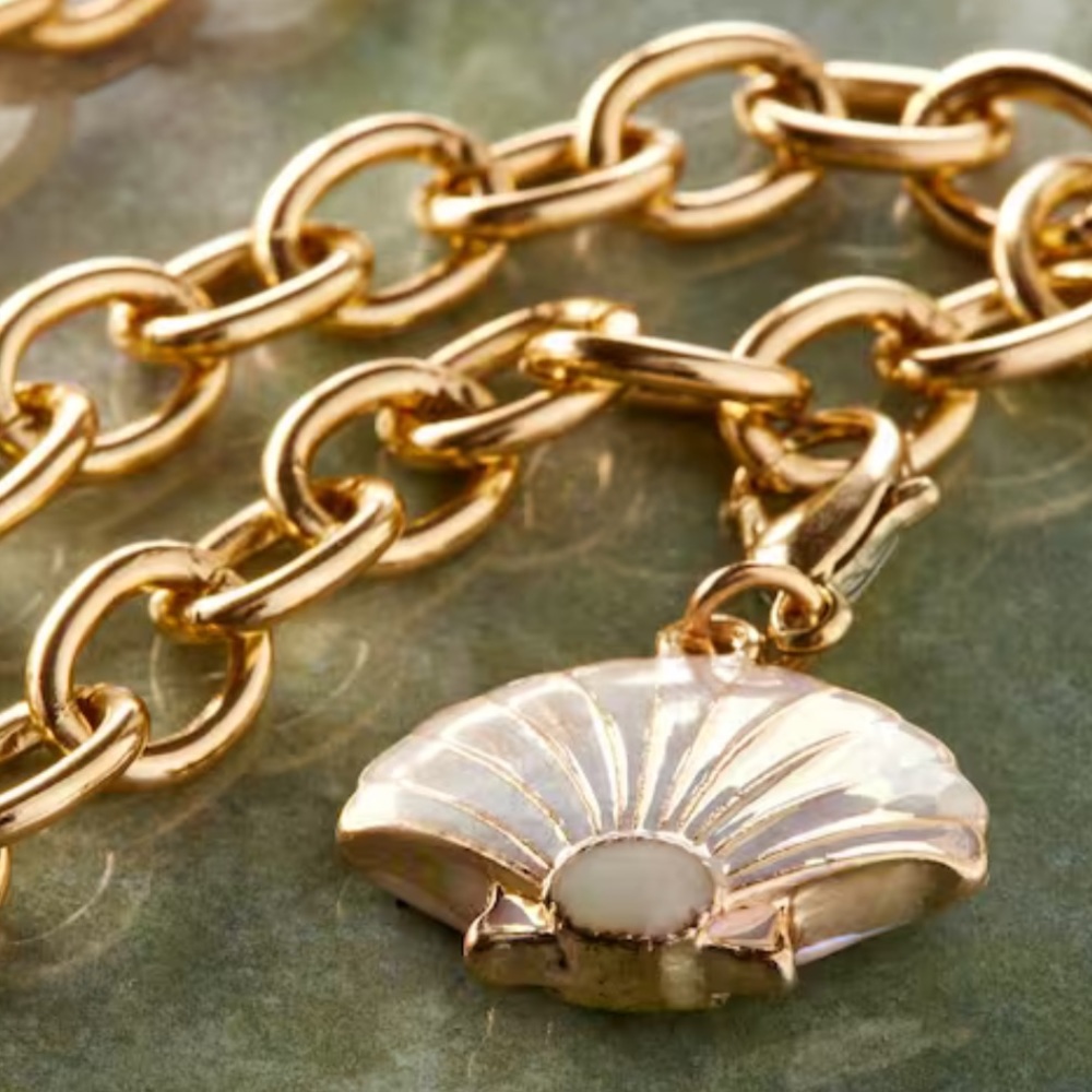 Pink White Gold Shell Charm - Picture 2 of 6